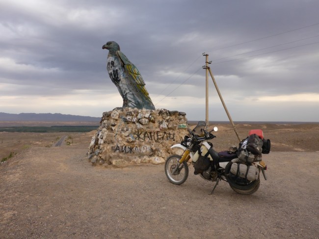 Kazakhs do seem to like a roadside statue. This was were I spent the nigth.