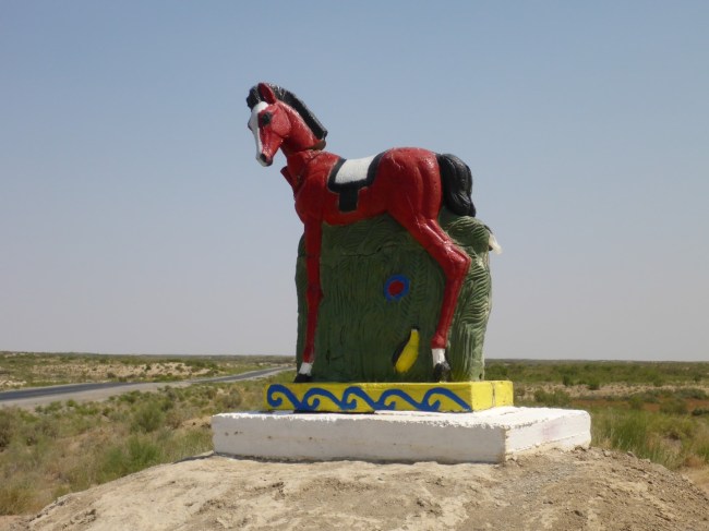 Roadide statue. I don't know what it is but I liked it.