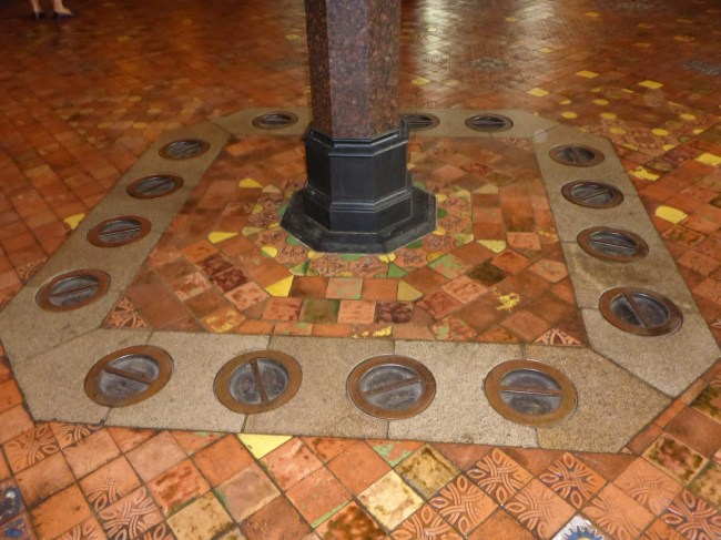 Warm air central heating, even in the 14th century.