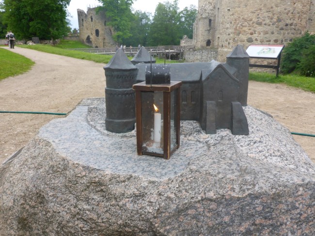 Simple illumination for a walk around a ruin.