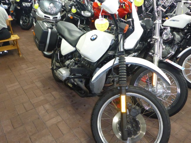 BMW R100GS. A rare beast in Japan.