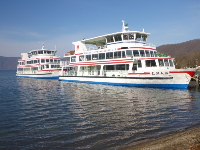 Lonely summertime pleasure cruisers.