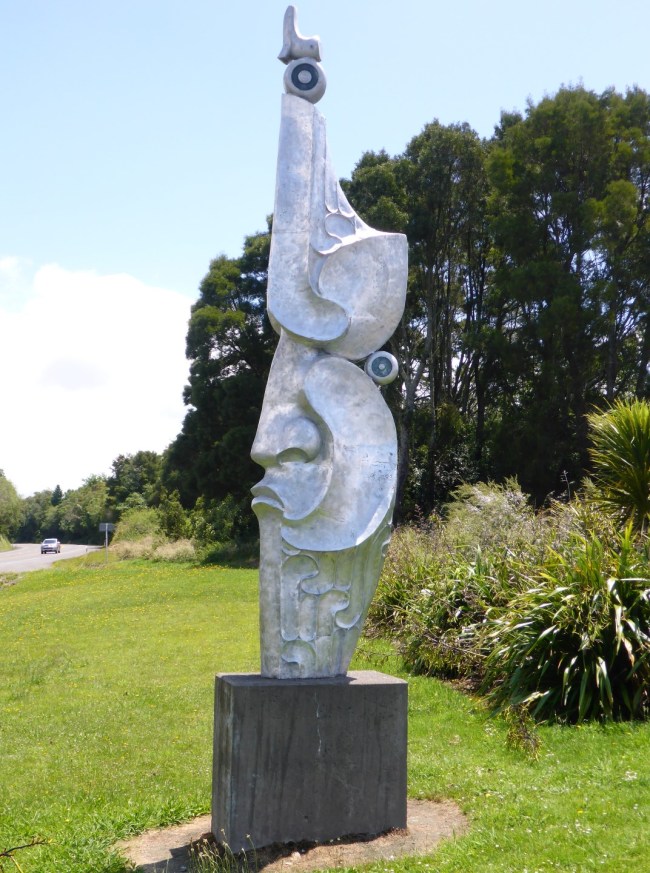 Roadside Maori style sculpture.