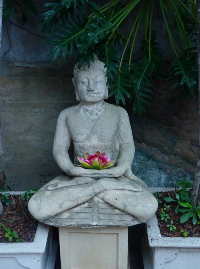 A Buddhist flavour to the Reef Lodge hostel.
